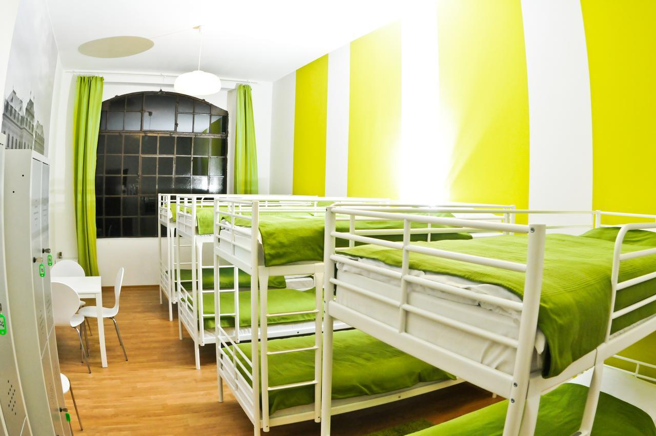 Big City Hostel Wrocław Buitenkant foto