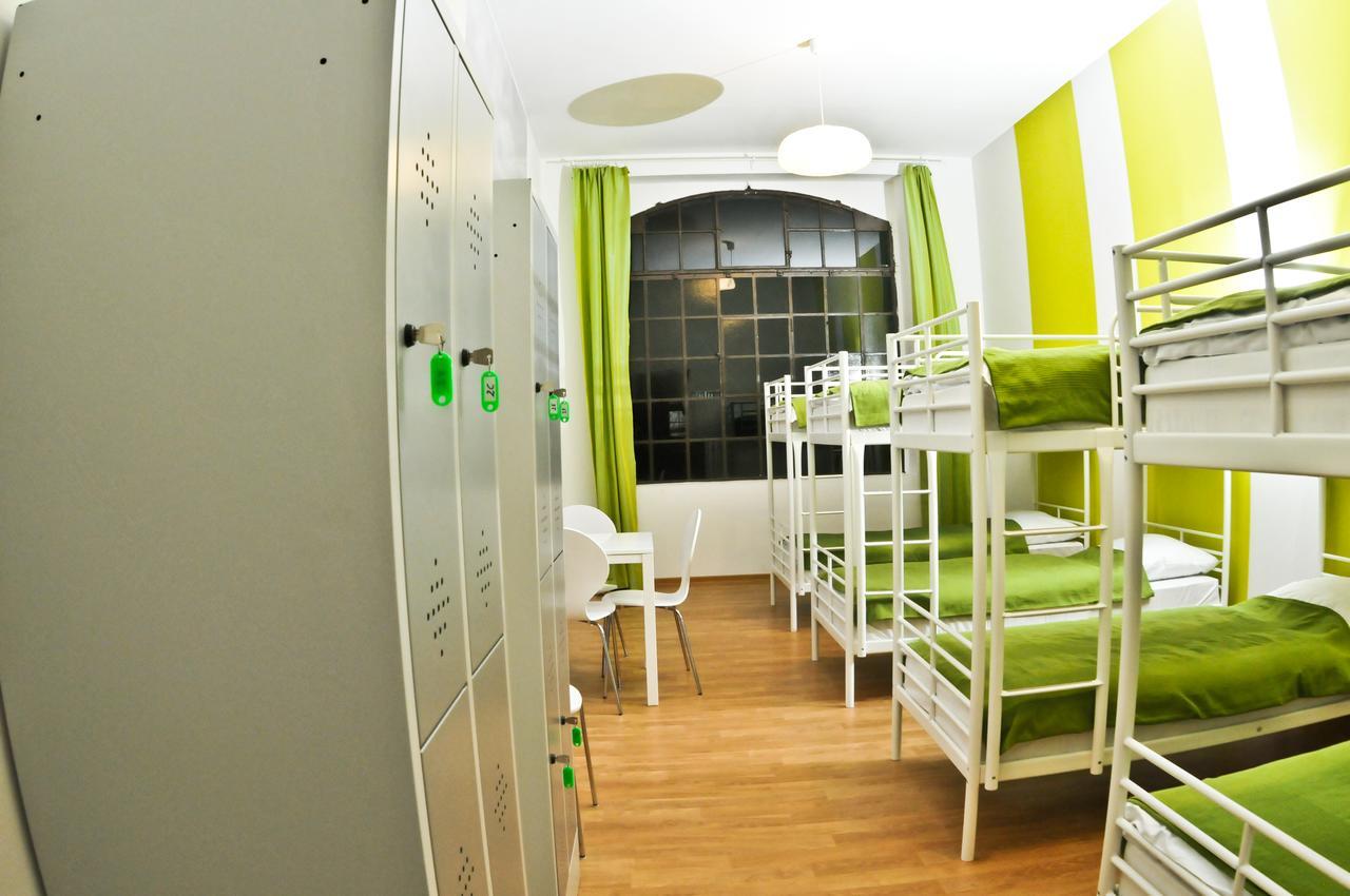 Big City Hostel Wrocław Buitenkant foto
